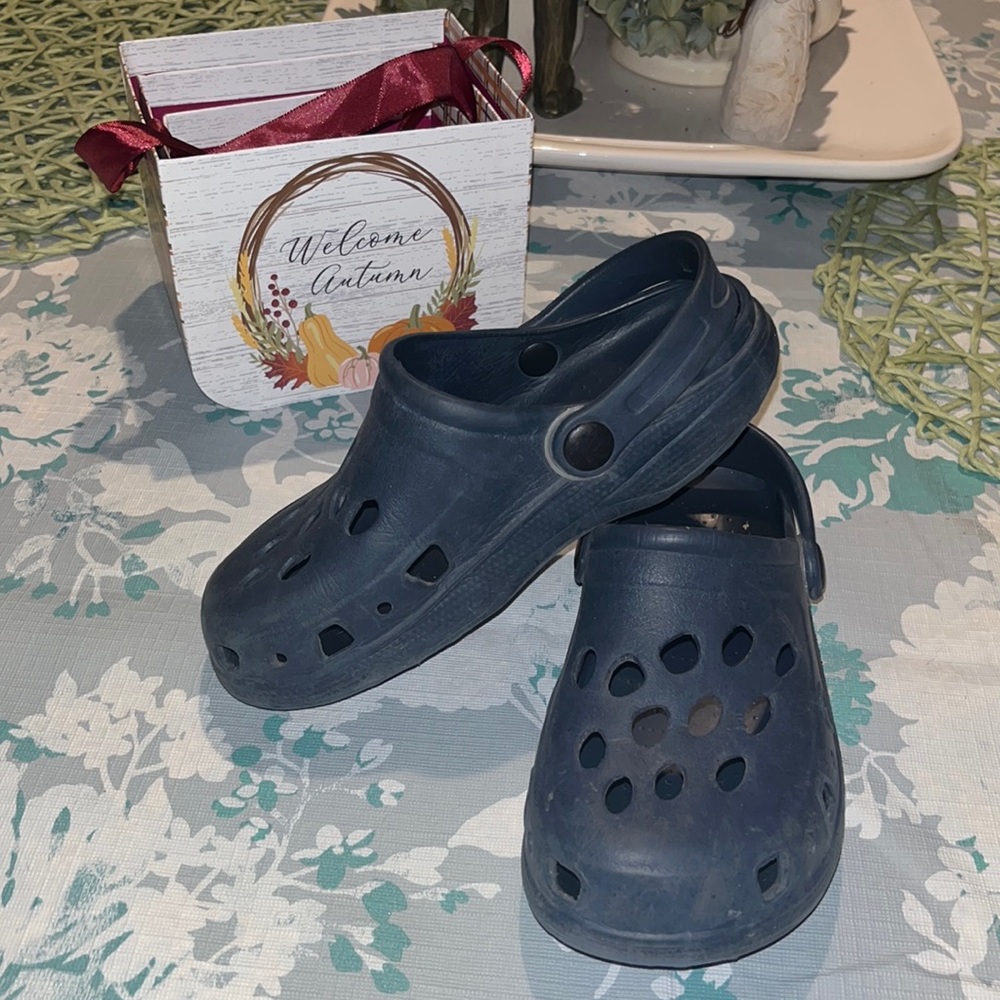 Croc Like Navy Blue Youth Slip on Shoes sz Y 12/ 13 EUC
